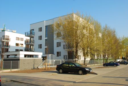 Atrium, elewacja frontowa budynku od strony ulicy i parkingu